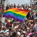 مسجد في برلين يرفع علم المثلية